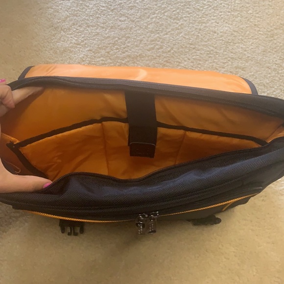 Kenneth Cole reaction laptop case - Picture 5 of 7